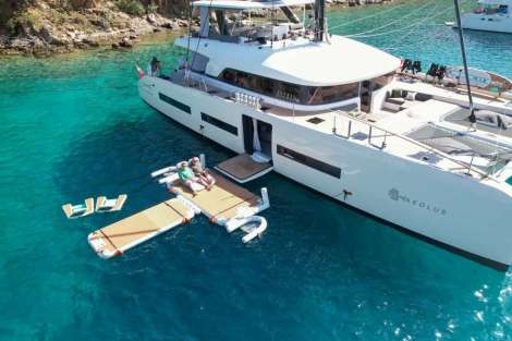 Review img # 36 of the yacht AEOLUS 77