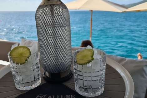 Review img # 43 of the yacht ALLURE 64