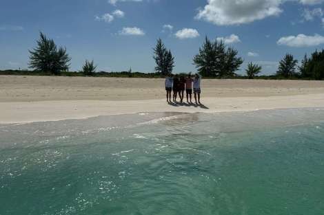 Review img # 3 of the yacht AURA