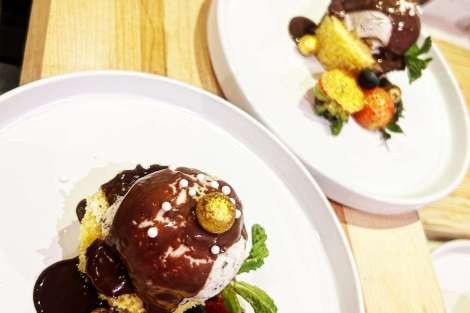 Review img # 30 of the yacht AZURIA