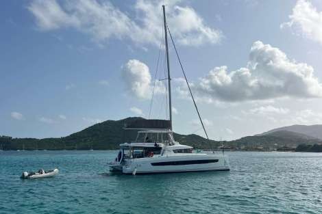 Review img # 8 of the yacht C SISTERS