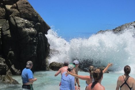 Review img # 32 of the yacht DEVINE SAILING