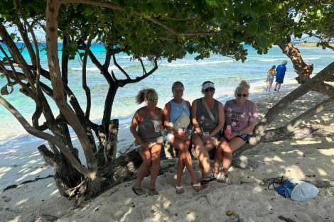 Review img # 18 of the yacht DEVINE SAILING