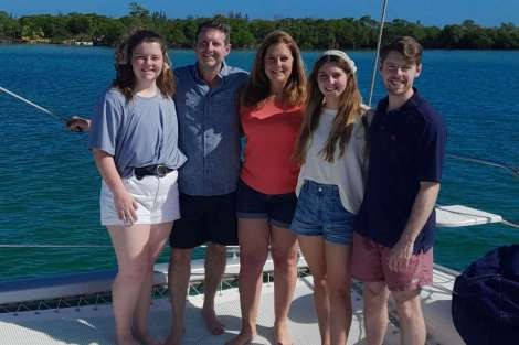 Review img # 4 of the yacht DREAMING ON