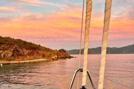 Review img # 4 of the yacht EBB & FLOW