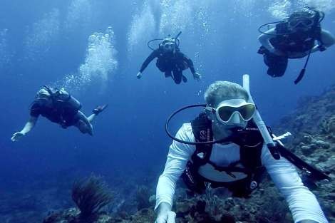 Review img # 24 of the yacht GAMBIT