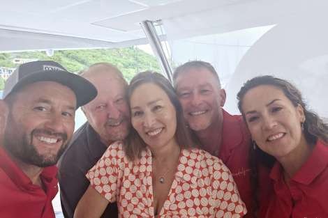 Review img # 25 of the yacht INDULGENCE