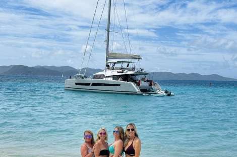 Review img # 9 of the yacht INDULGENCE