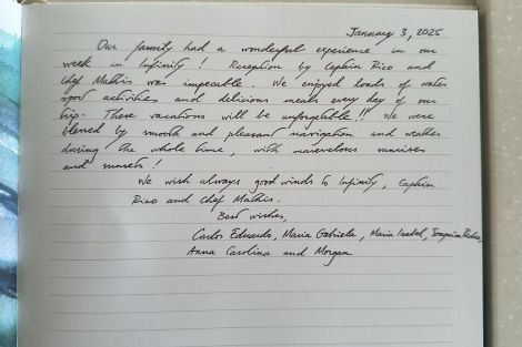 Review img # 1 of the yacht INFINITY