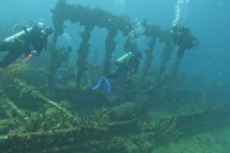 Review img # 43 of the yacht KARMA