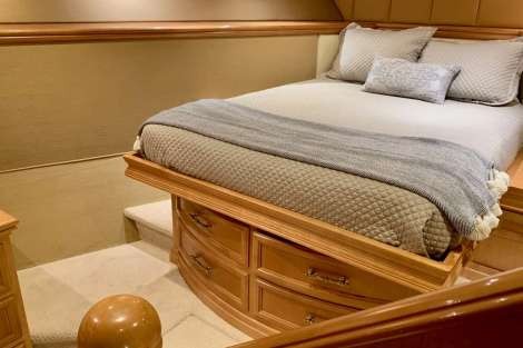 Review img # 1 of the yacht LADY LEX