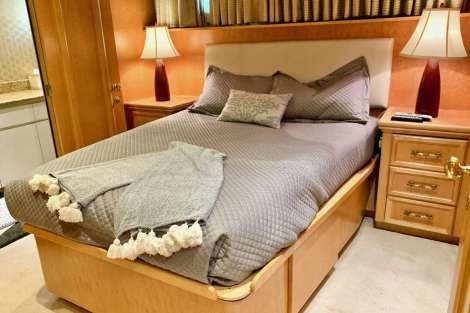 Review img # 6 of the yacht LADY LEX