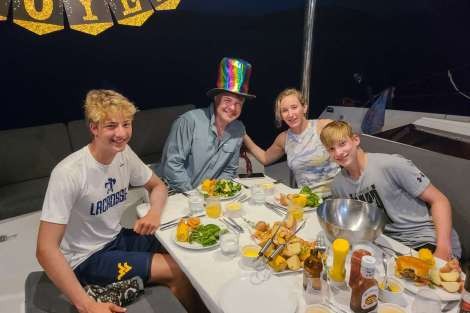 Review img # 140 of the yacht LIQUID ZEN