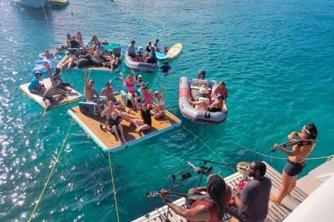 Review img # 96 of the yacht LIQUID ZEN