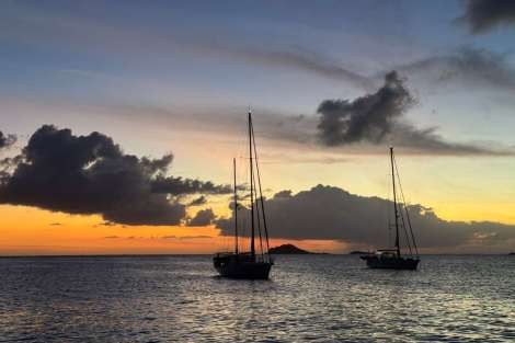 Review img # 33 of the yacht MAKIN MEMORIES