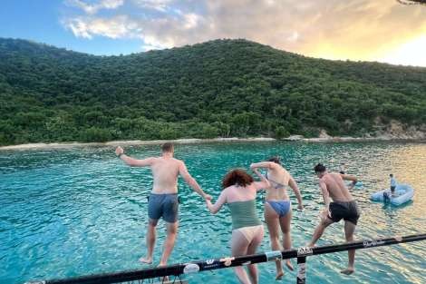 Review img # 20 of the yacht NO INHERITANCE