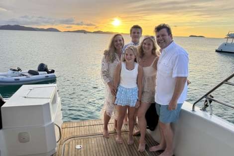 Review img # 2 of the yacht OHANA 59