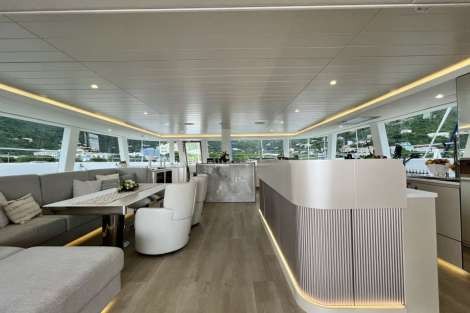 Review img # 64 of the yacht OHANA