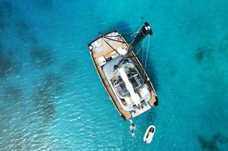 Review img # 1 of the yacht RELENTLESS II  80