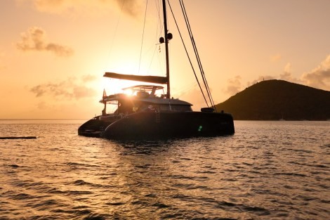 Review img # 2 of the yacht RELENTLESS II  80