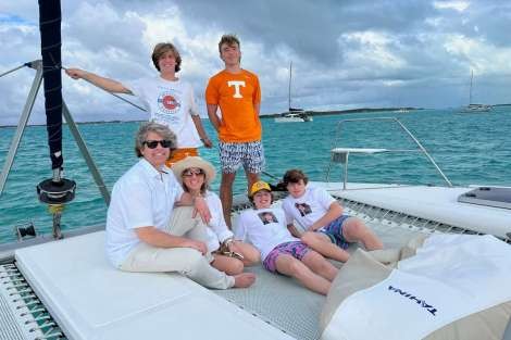 Review img # 30 of the yacht TAHINA