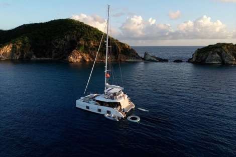 Review img # 9 of the yacht UNWAVERING